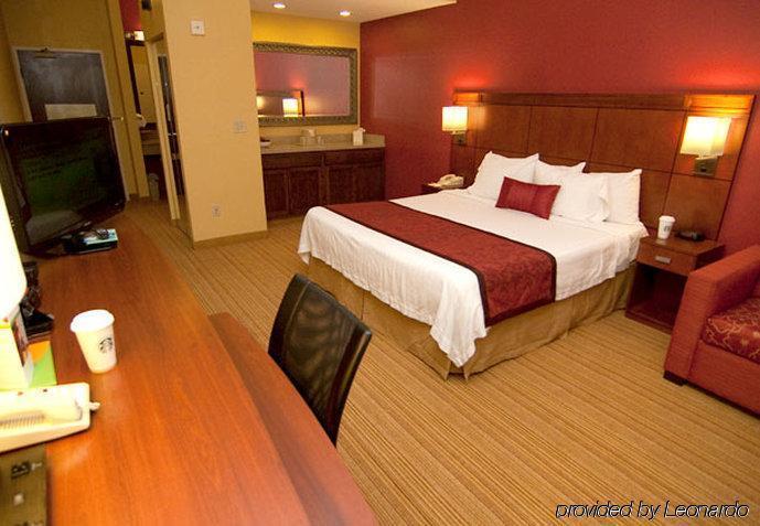 Courtyard By Marriott Monroe Airport Hotel Room photo